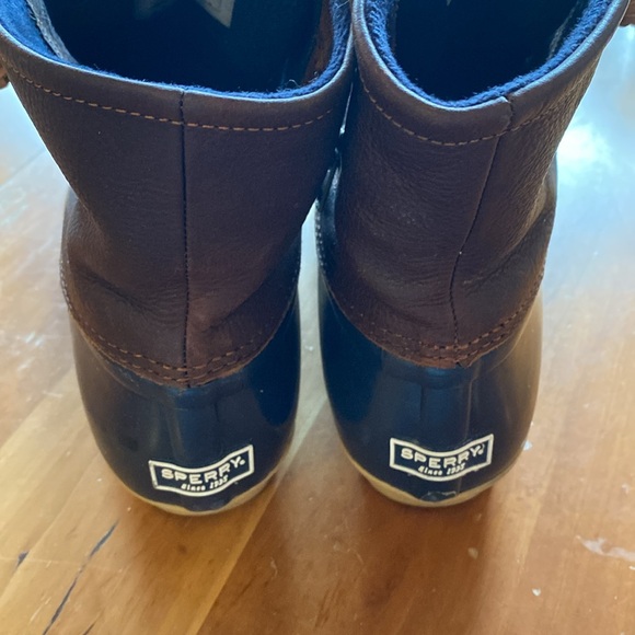 Women’s Sperry Duck boots.  Size 11. - Picture 2 of 6